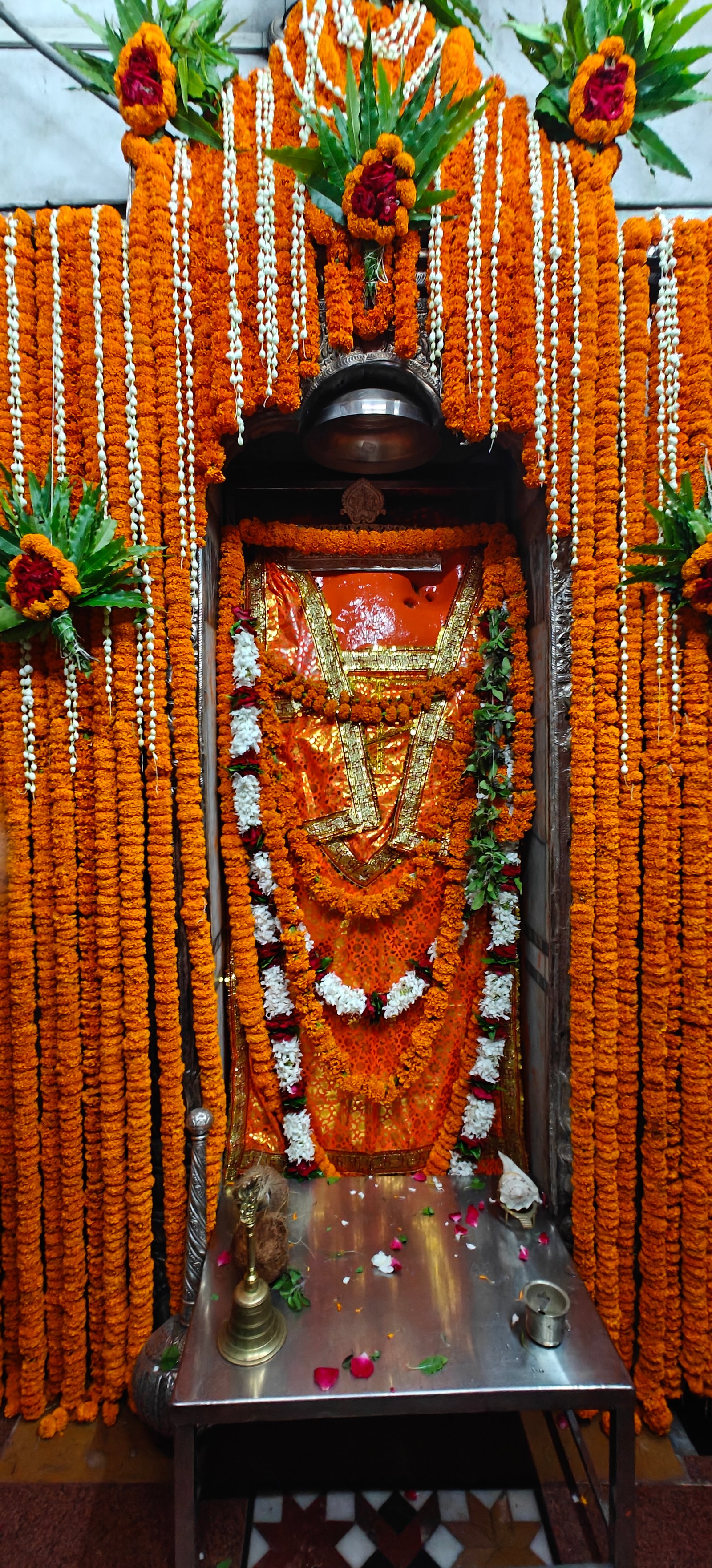 भव्य गेंदा पुष्प वितान शृंगार